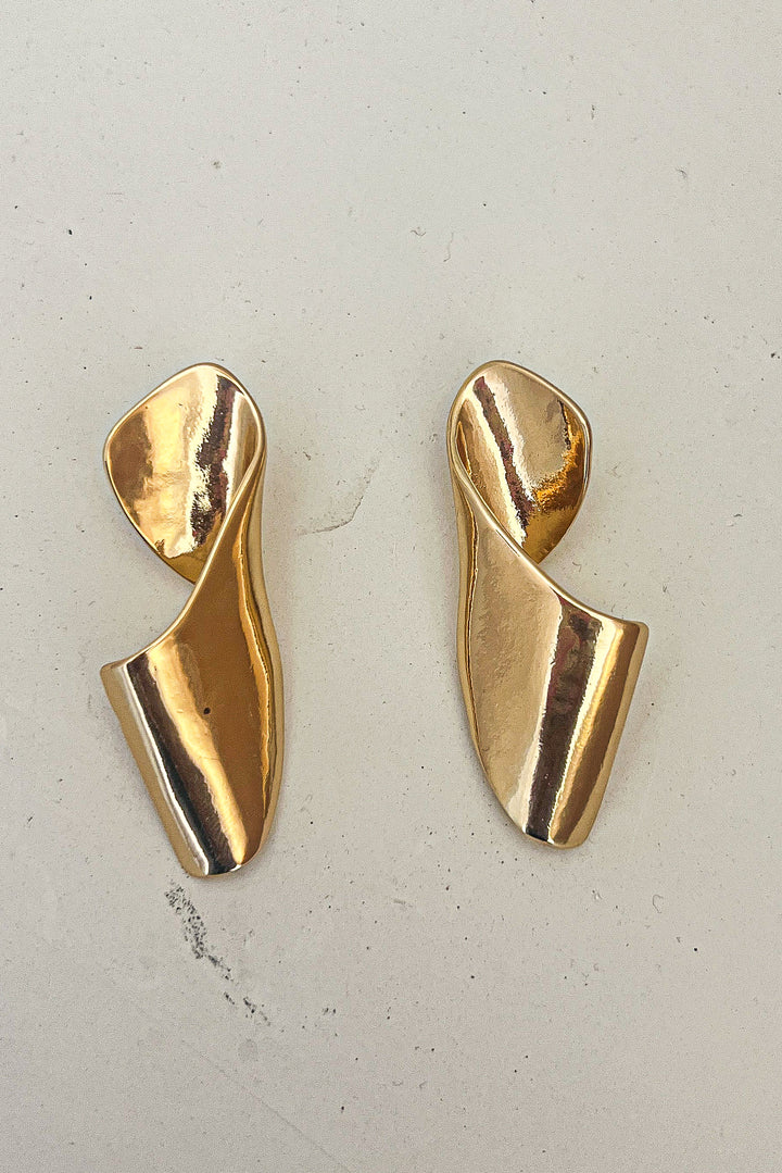 Metal Curl Up Wide Ribbon Earrings